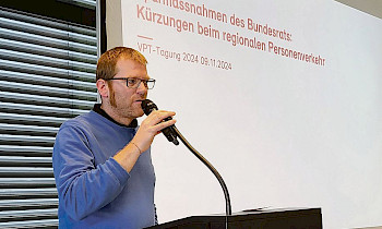 Simon Burgunder erklärt an der VPT-Tagung in Altdorf die geplanten Kürzungen beim RPV.