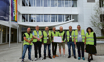 SEV-GATA-Delegation am 9. Juni am Swiss-Hauptsitz in Kloten, bevor sie die Petition für eine bessere Anerkennung der Leistungen des Personals im GAV «Basta – jetzt sind wir dran!» an den CEO übergab. Zweiter von rechts ist Beat Buri, das Plakat halten Patrick Arnold (rechts) und Philipp Hadorn.