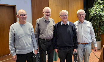 V.l.n.r. die Ex-Sektionspräsidenten Emile Lachat, René Wolf und Werner Frei mit Roland Schwager.
